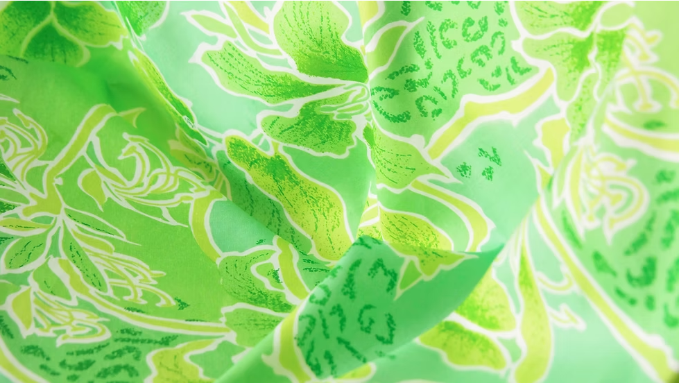 ผ้าพันคอไหมพิมพ์ลาย สี่เหลี่ยมจัตุรัส ขนาด 100x90ซม.ลายดอกไม้ สีเขียว รหัส ZTG-CT-103372