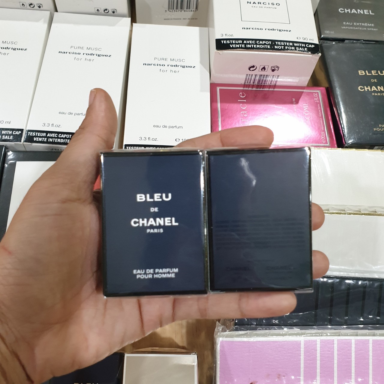 น้ำหอมจิ๋วมินิ Chanel Bleu De Chanel EDP 10ml พร้อมกล่องซีล แบบแต้มมีกล่อง ( Mini Perfume น้ำหอมขนาดพกพา) น้ำหอมจิ๋วมินิ ขวดน่ารัก ตั้งโชว์ก็สวย พกพาก็สะดวก หัวแต้มตามจุดชีพจร