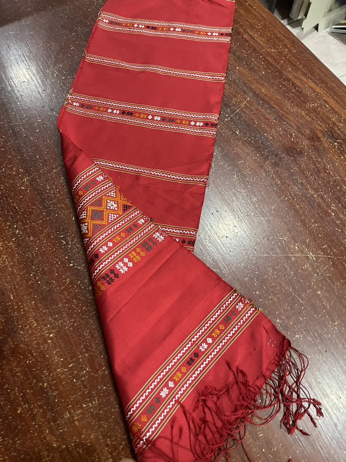 ผ้าพาดไหล่ ไหมแท้ สไบขิด ลายแพรวา ขนาด 27ซม.×2.05ม. พื้นสีแดง LW4A-NY-0830671