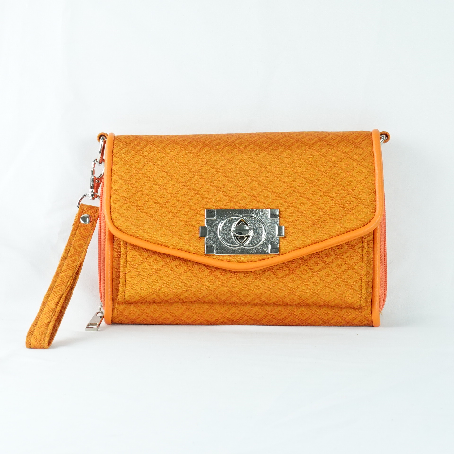 กระเป๋าถือไหมแท้ทรงคลัทช์ พร้อมสายสะพาย ขนาด 15x20ซม.สีเหลืองทอง รหัส GO-TT-060568163