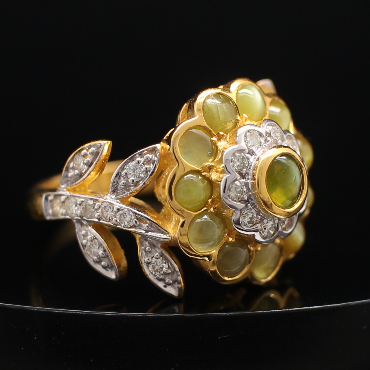 RG250102 แหวนตาแมวดอกไม้ ฝังเพชรแท้ 0.52 กะรัต ทองแท้ 9k นน.รวม 5.7 กรัม ขนาดแหวน 55