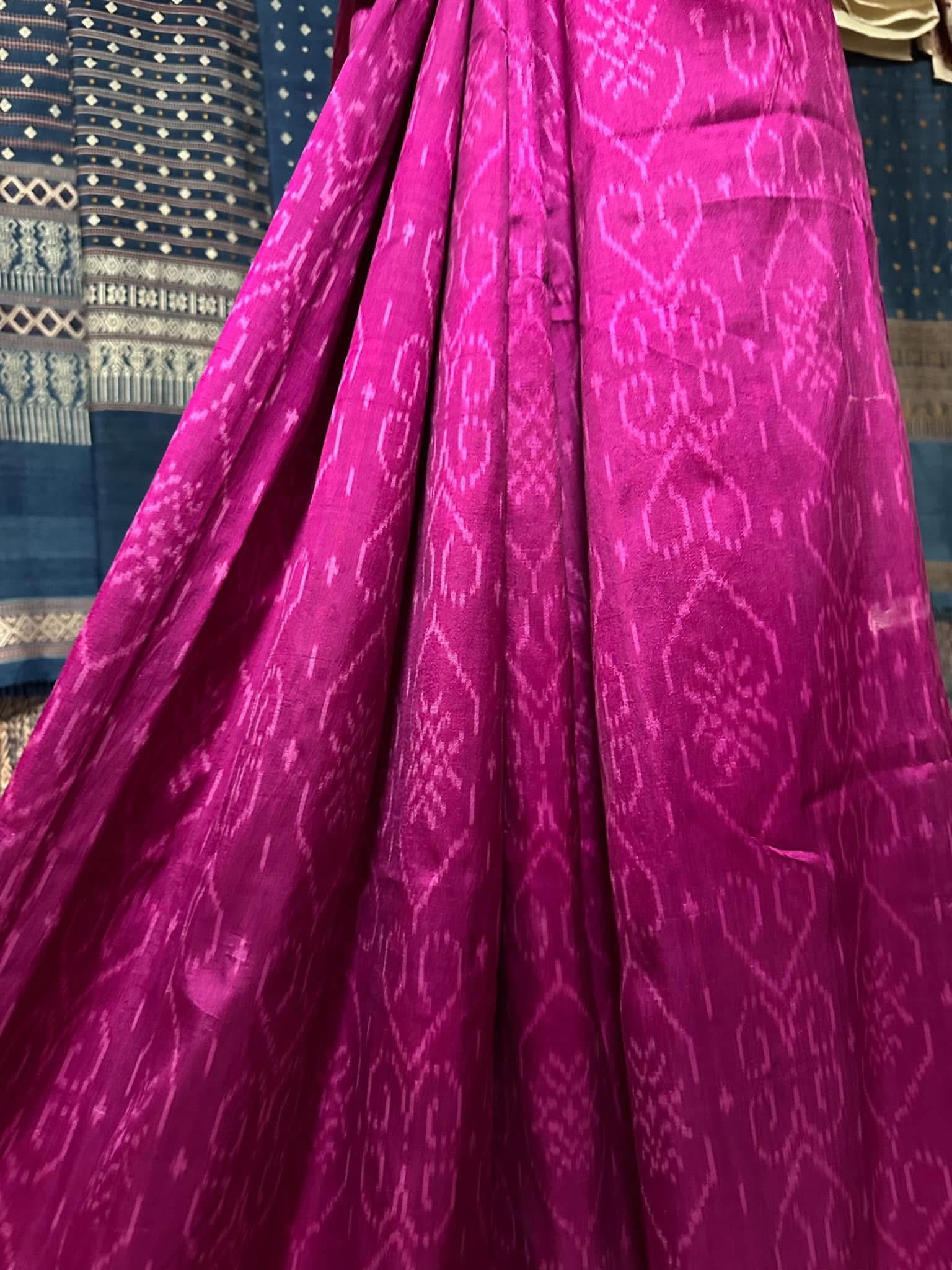 ซิ่น ไหมมัดหมี่ ผ้าปาโตล่า ขนาด 118x225ซม. พื้นสีชมพูม่วง รหัส N9-SIL-051768A17