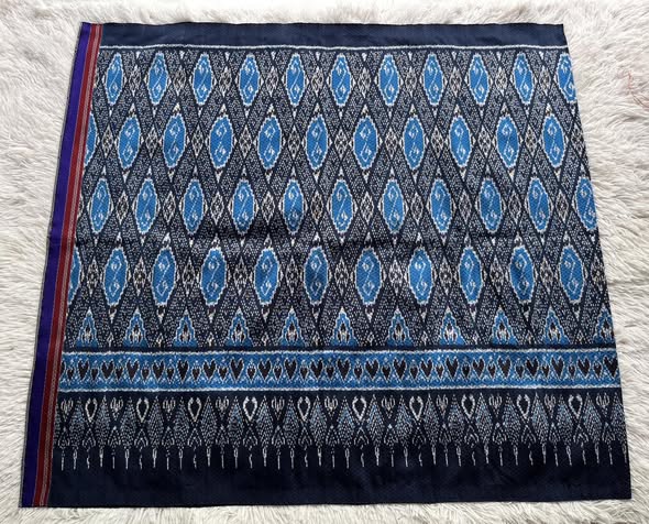 ซิ่น ผ้าไหมมัดหมี่ ทอยกดอกลูกแก้ว ขนาด 1x2เมตร ลายสิริวชิราภรณ์ พื้นสีน้ำเงินกรม รหัส L9A-30-1031681