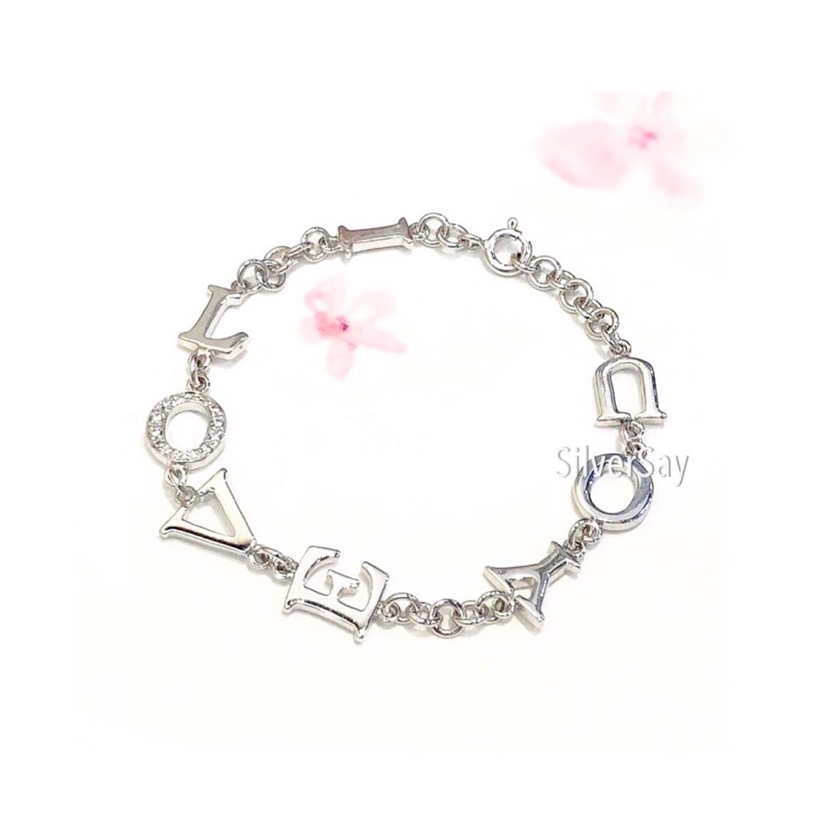 สร้อยข้อมือหัวใจตุ้งติ้งร้อยตัวอักษร I LOVE YOU