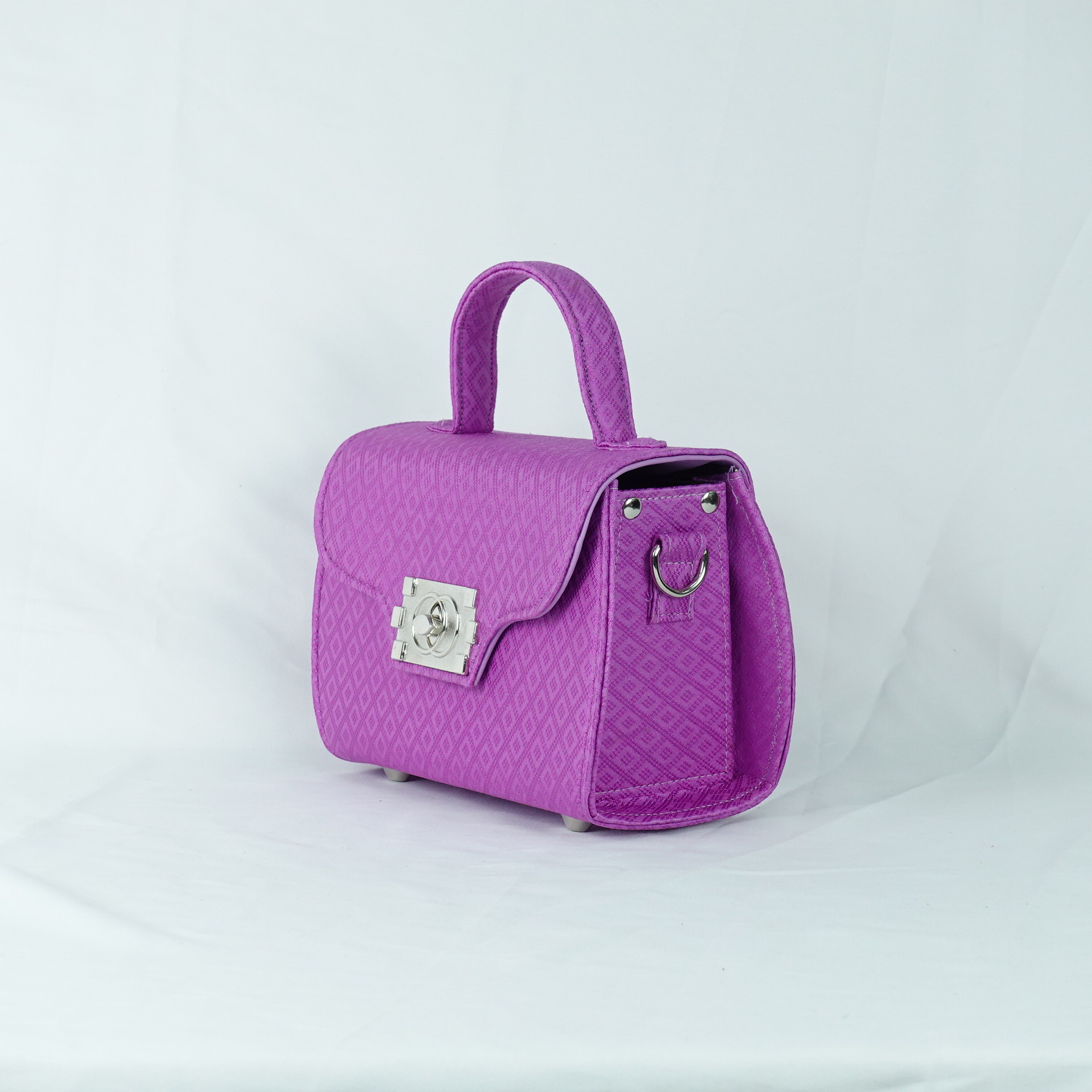 กระเป๋าถือผ้าไหมทรงกล่องฝาพับ ขนาด 21x13x10ซม.ความสูงหูจับ 7ซม. สีชมพู รหัส GLA-TT-06036814