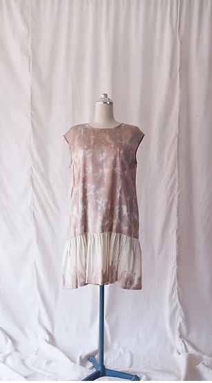 ชุดผ้าไหมตัดสำเร็จ เสื้อตัวยาว รอบอก 38 นิ้ว เฉดสีน้ำตาล รหัส WR-SKU102151