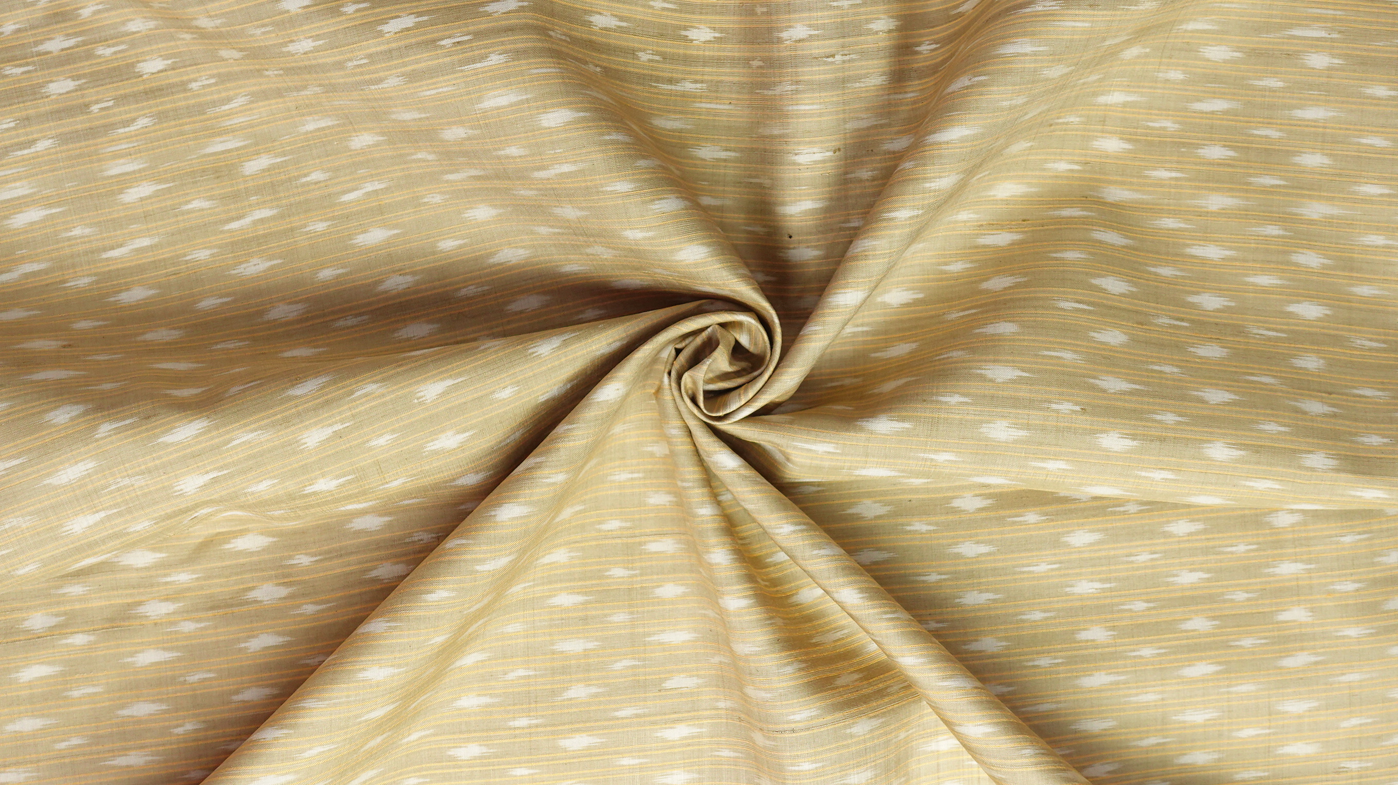 ผ้าไหมมัดหมี่ เนื้อไหมบ้าน ไหมแท้ สีธรรมชาติ สีเหลืองครีม ตัดขายเป็นเมตร รหัส CISP-NY-0124681