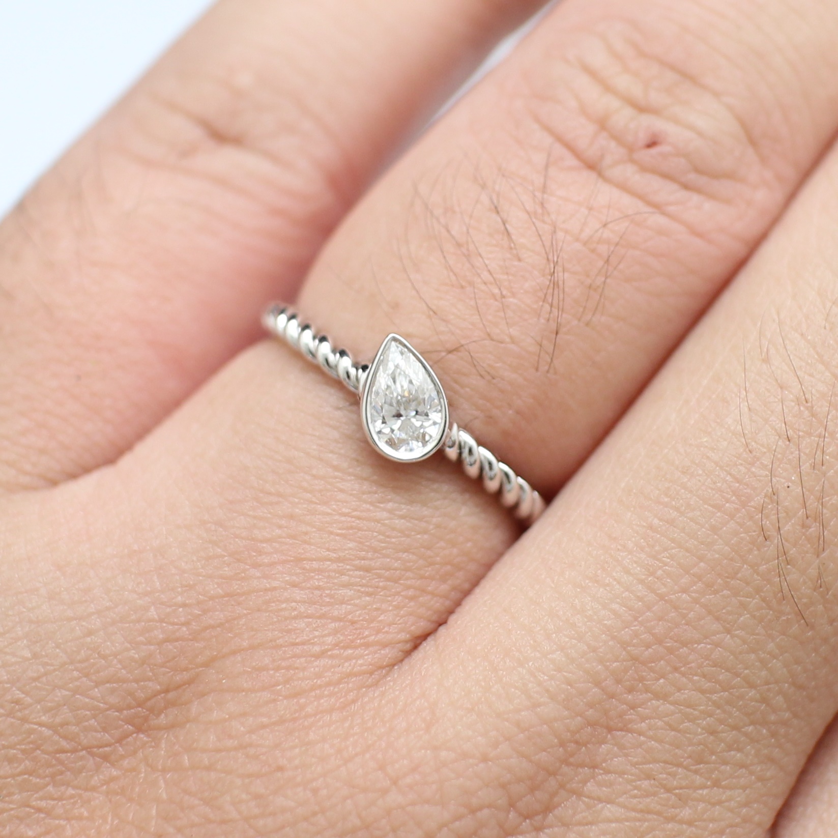 RG250207 แหวนเพชรหยดน้ำเม็ดเดี่ยว เพชรแท้ 0.30 กะรัต ทองแท้ 18k นน.รวม 2.1 กรัม ขนาดแหวน 52