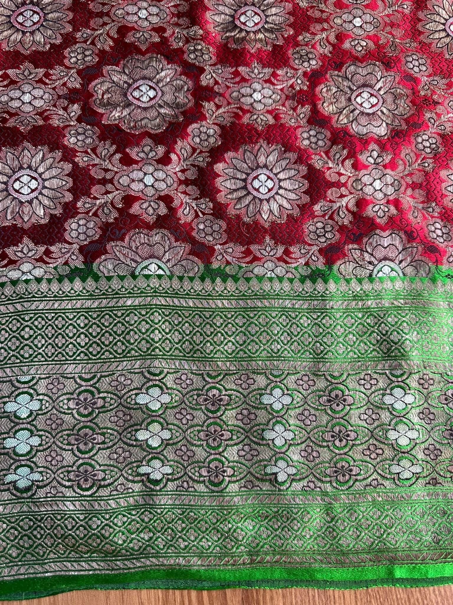 ซิ่น ผ้าปาโตล่า เส้นยืนไหมแท้ ขนาด 112x460ซม. พื้นสีแดง สีเขียว รหัส N9-SIL-GK2