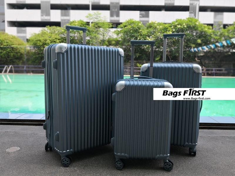 กระเป๋าเดินทางไฟเบอร์ รหัส 1225 สีคราม ขนาด 28 นิ้ว