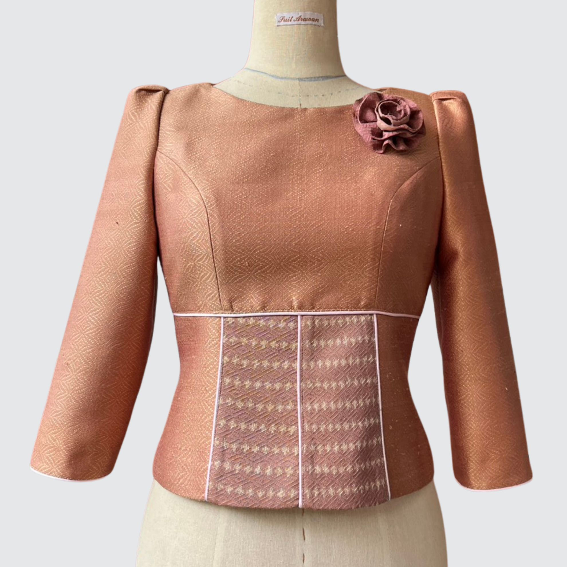 เสื้อแต่งกุ๊น ตัดเย็บจากไหมยกดอกลายพิเศษ ไหมแท้ 100% | ตัดเย็บตามรูปร่าง | เลือกผ้า ส่งไซส์ได้