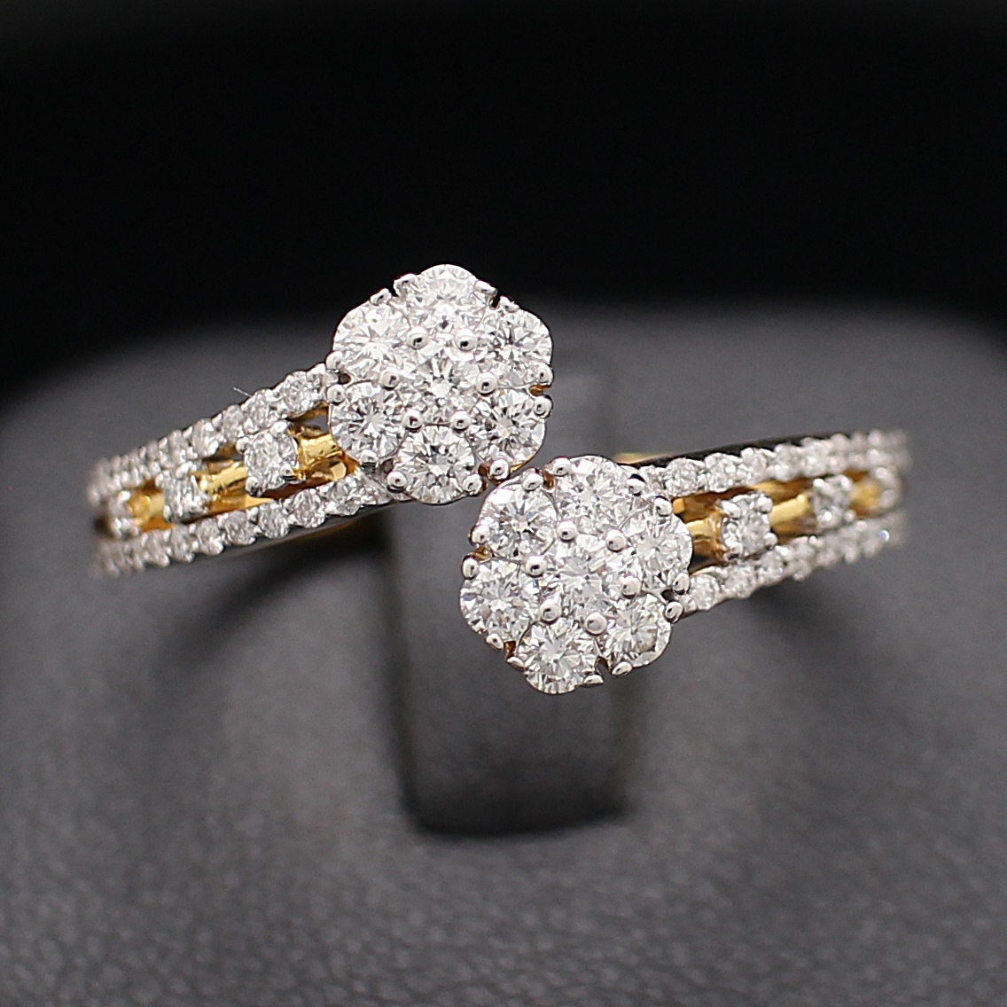 RG250123 แหวนเพชรกระจุกดอกไม้ไขว้ เพชรรวม 0.72 กะรัต ทองแท้ 18k นน.รวม 3.5 กรัม ขนาดแหวน 58