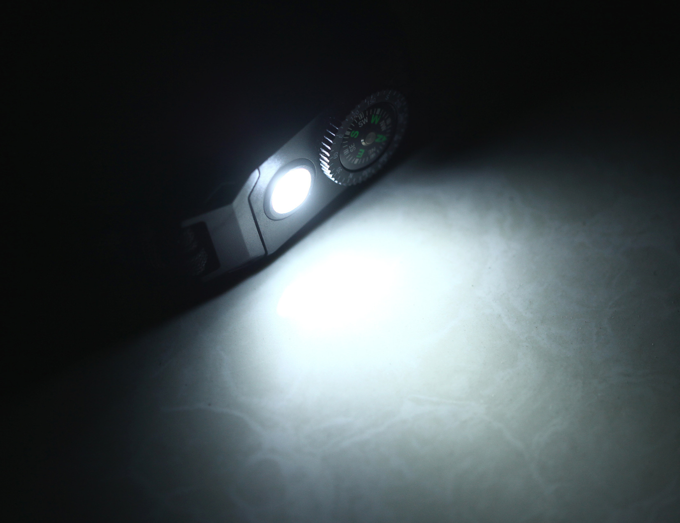 ก้ามปู ไฟ LED เข็มทิศ แท่งจุดไฟ