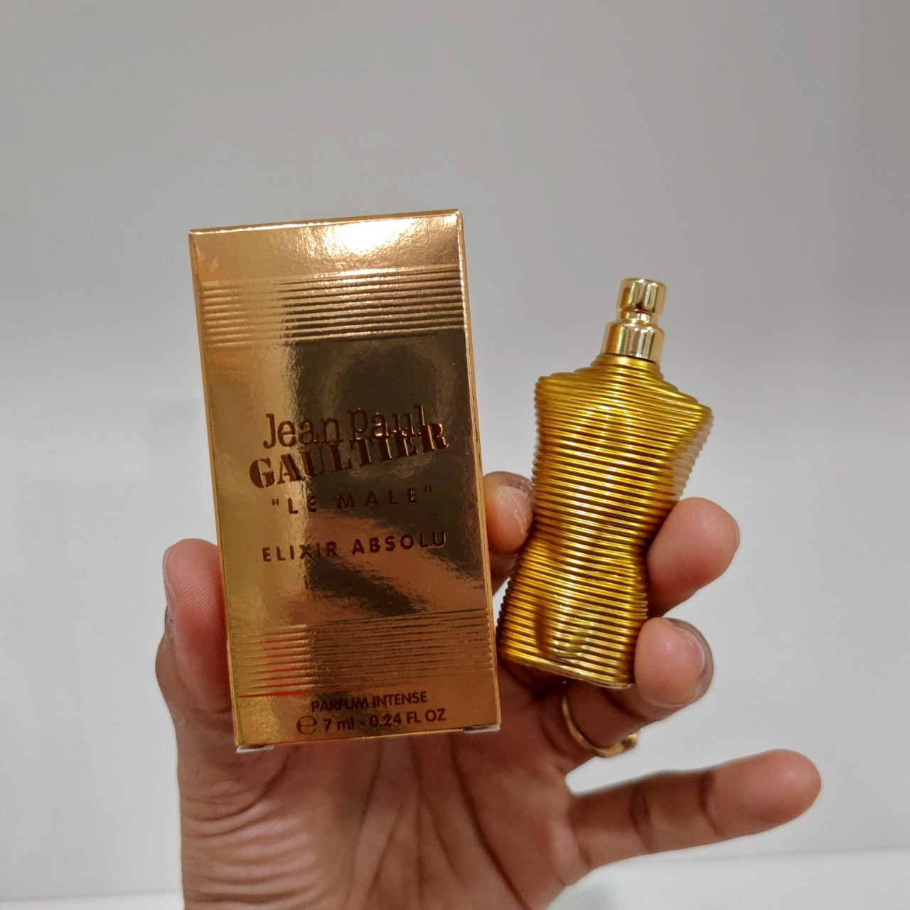 น้ำหอมจิ๋วมินิ Jean Paul Gaultier Le Male Elixir Absolu Parfum Intense 7ml แบบแต้มมีกล่อง ( Mini Perfume น้ำหอมขนาดพกพา) น้ำหอมจิ๋วมินิ ขวดน่ารัก ตั้งโชว์ก็สวย พกพาก็สะดวก หัวแต้มตามจุดชีพจร สำเนา สำเนา