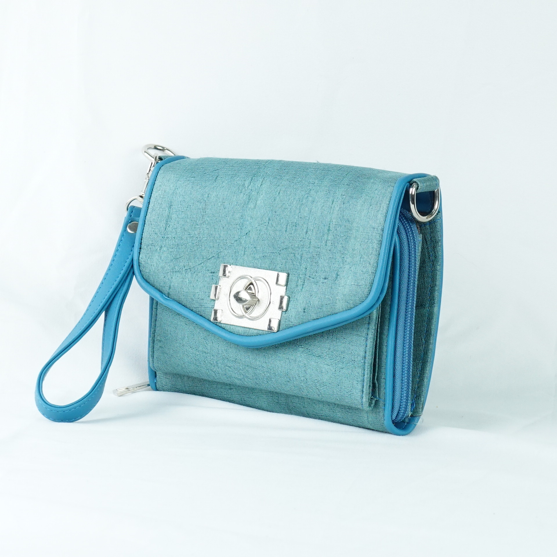 กระเป๋าถือไหมแท้ทรงคลัทช์ พร้อมสายสะพาย ขนาด 15x20ซม.สีฟ้า รหัส GO-TT-060568160