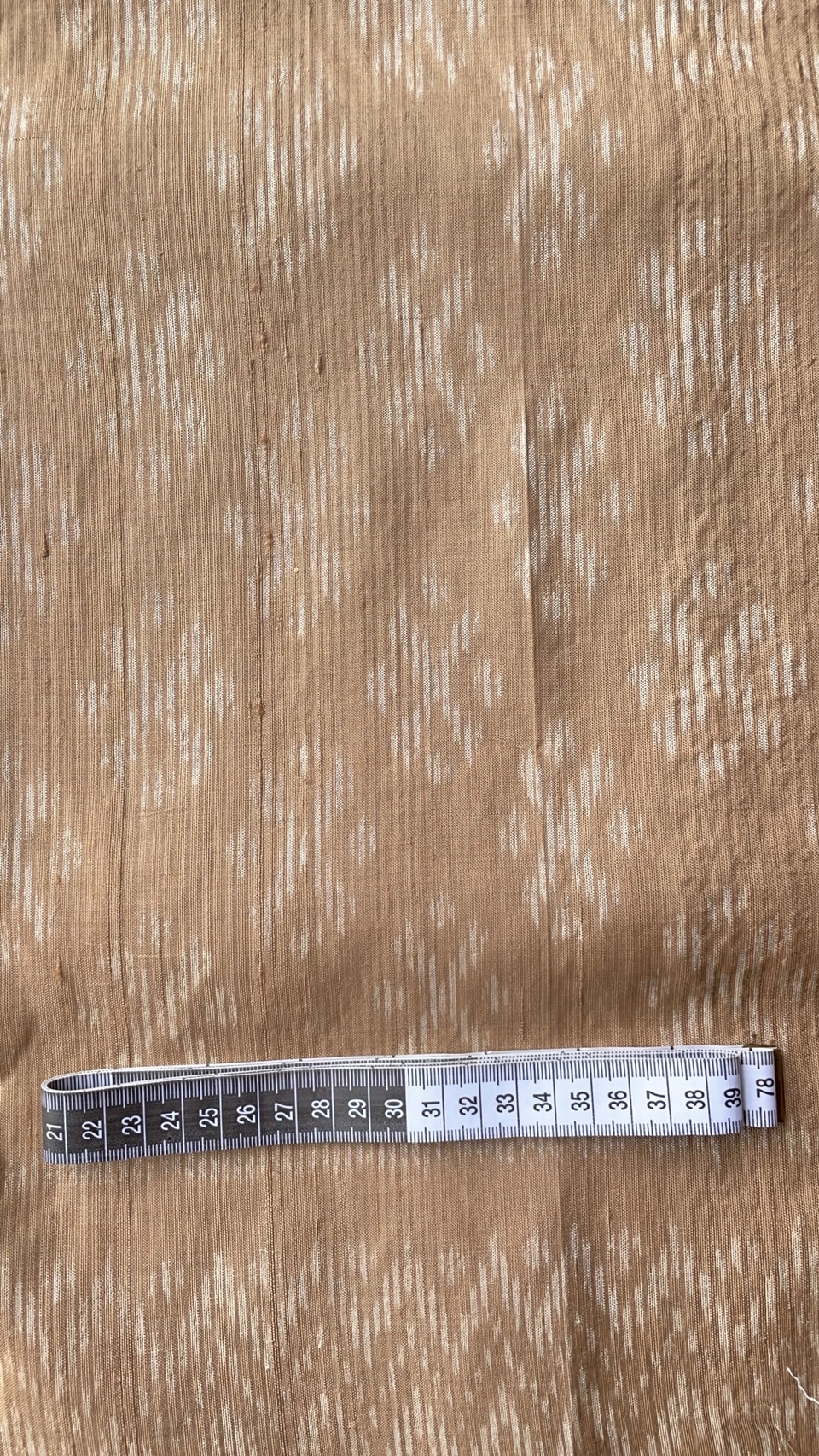 ผ้าไหมมัดหมี่ เนื้อไหมบ้าน ไหมแท้ ตรานกยูง สีธรรมชาติ ลายดอกดาวเรือง สีน้ำตาล (ราคาต่อเมตร) รหัส CISP-NY-SKU-44317