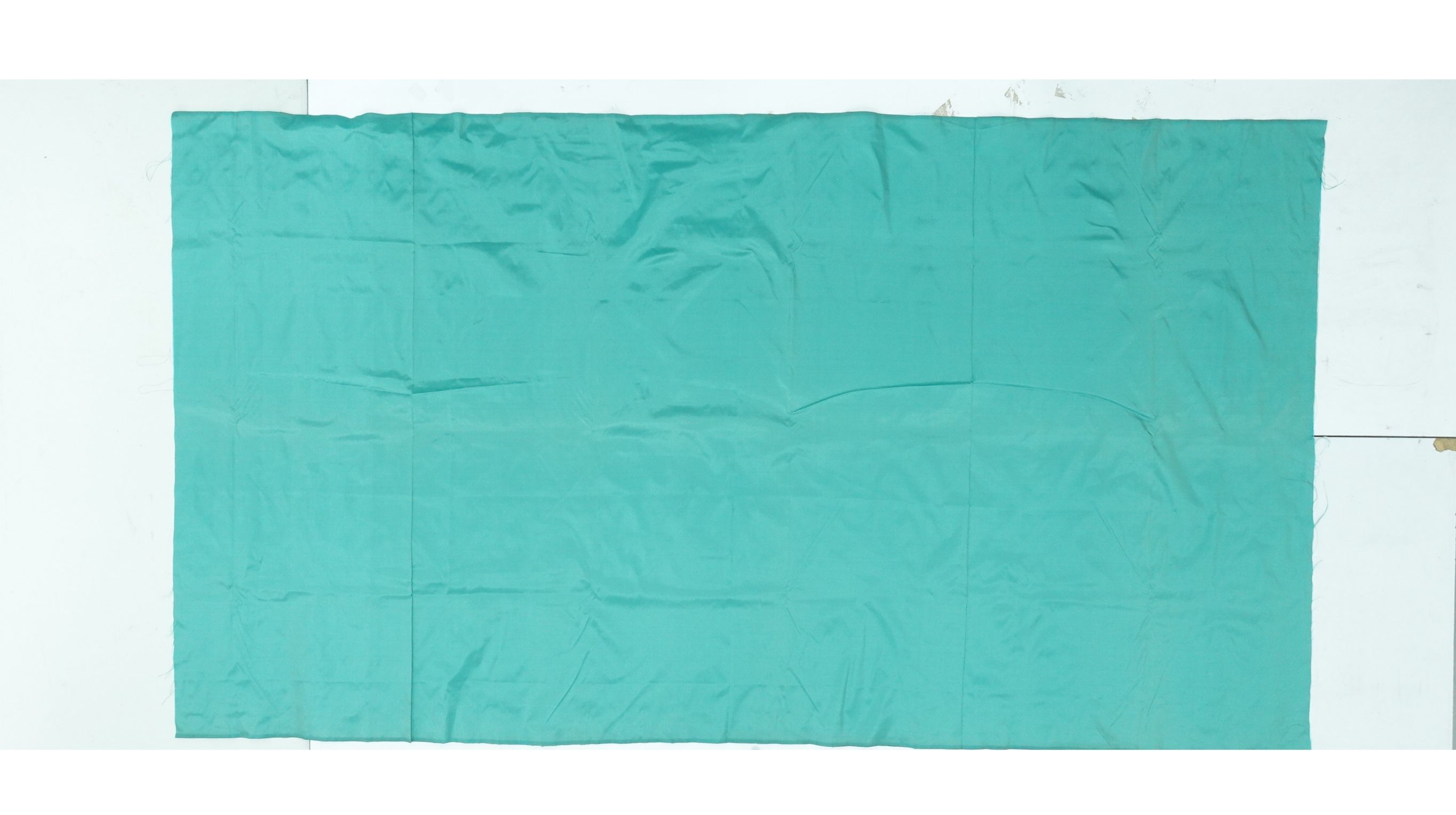 ผ้าไหมสีพื้น เนื้อเรียบ ไหมแท้ 2เส้น เฉดสีเขียวเทอร์ควอยซ์ (ราคาต่อหลา) รหัส C-ME-01296815