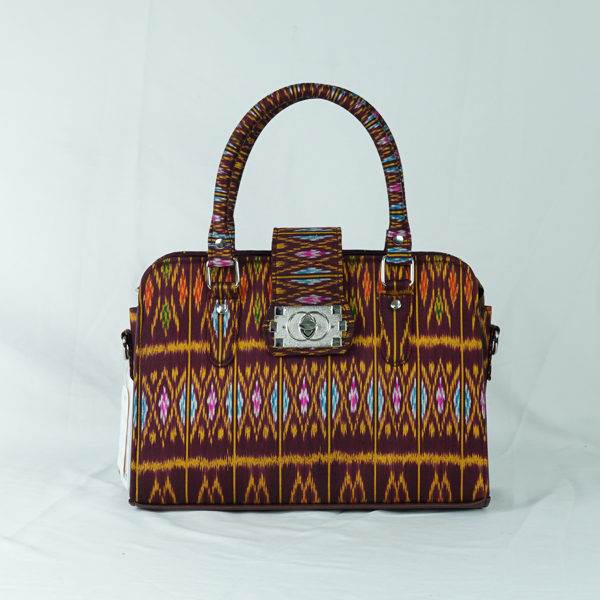 กระเป๋าถือผ้าไหม ทรงสีเหลี่ยม ขนาด 10.5x28x20ซม. ความสูงหูจับ 34 ซม. ลายนางสนม สีน้ำตาล รหัส GLA-TT-06036813