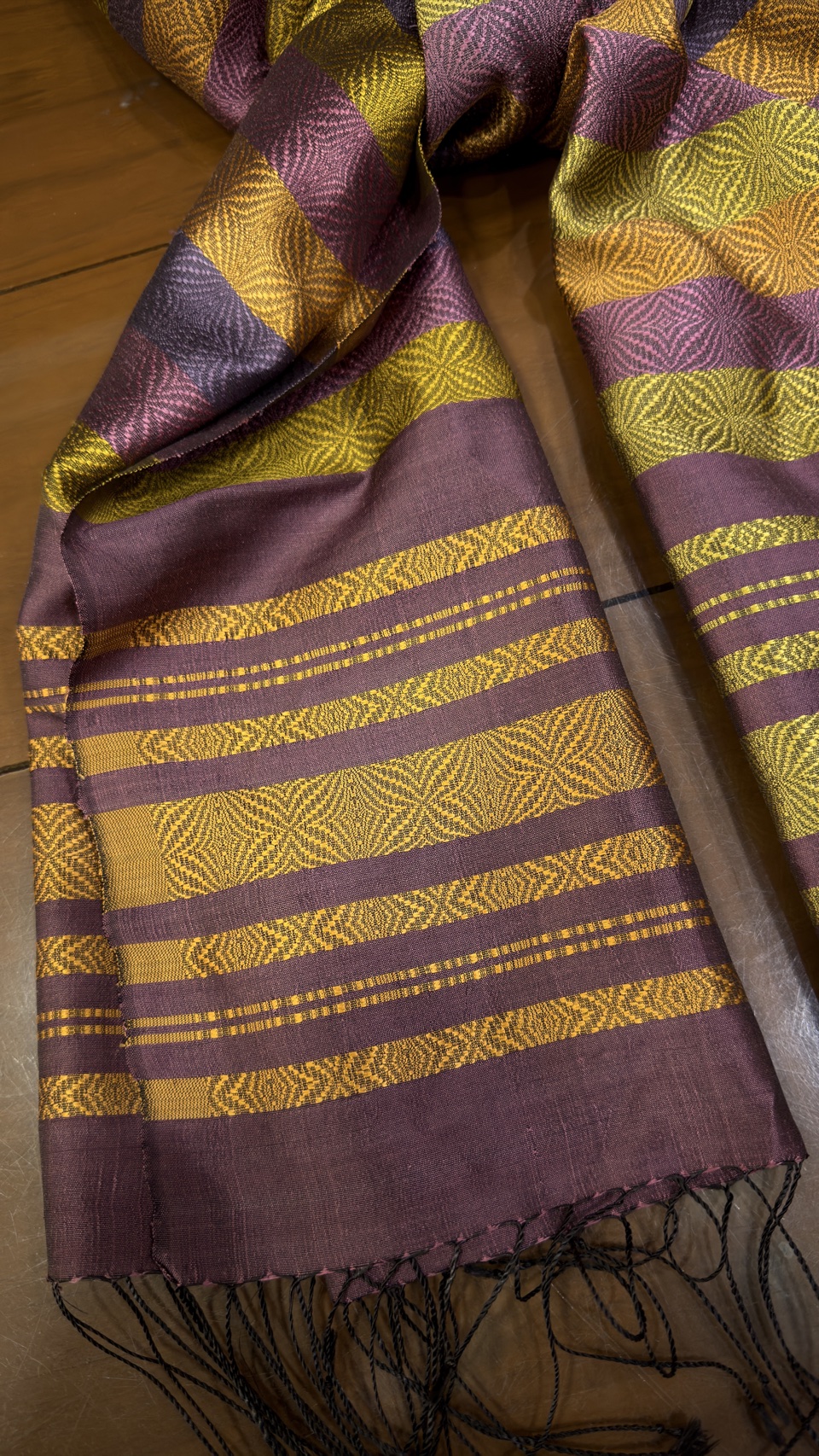 ผ้าคลุมไหล่ผ้าไหม ไหมแท้ ยกดอกลีลาวดี เนื้อละเอียด ขนาด 63x200ซม. สีคละสี รหัส ZYG-AA-111868175