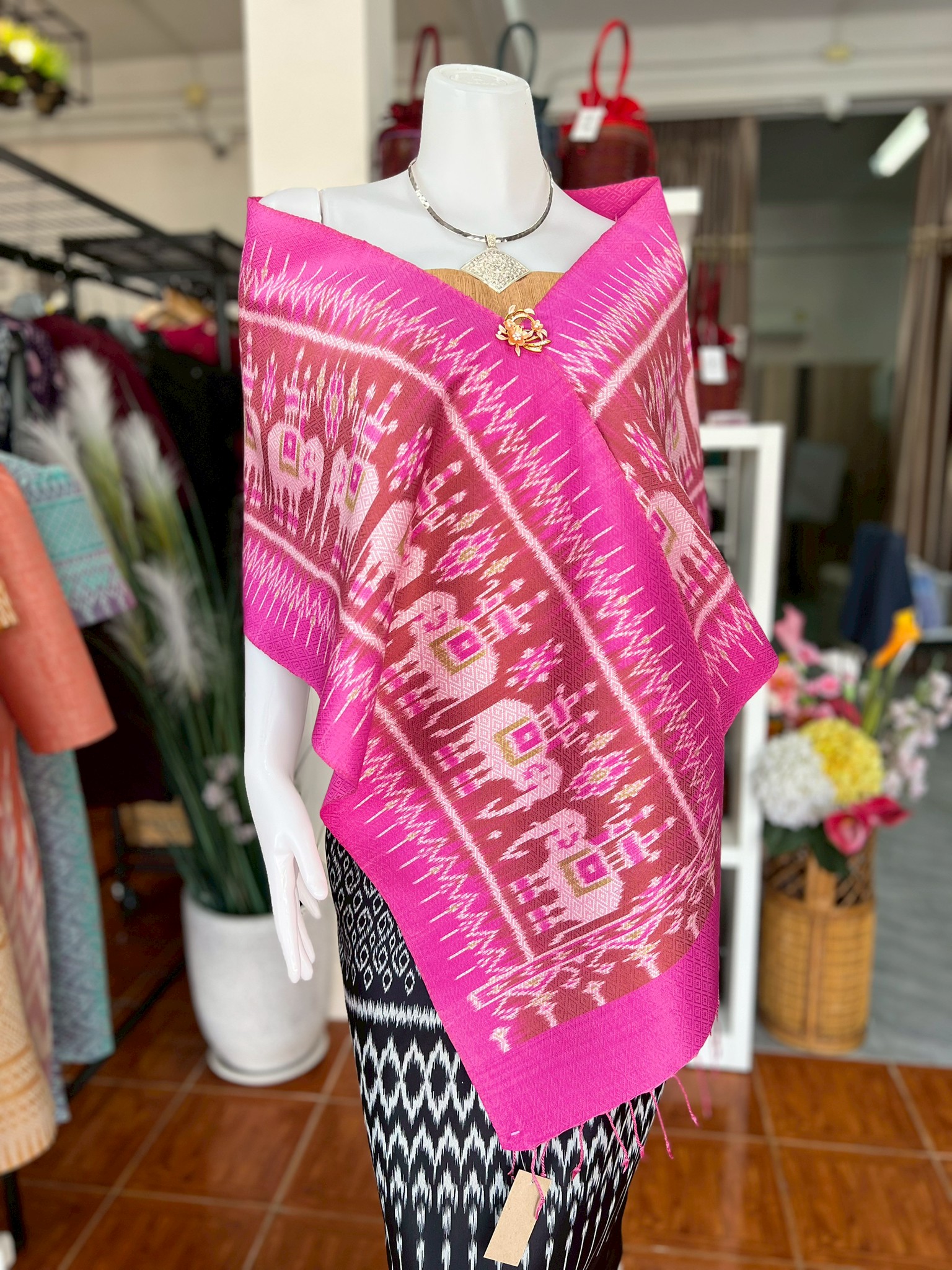 ผ้าพันคอไหม สไบลูกแก้วมัดหมี่ ไหมแท้ ขนาด 35x190ซม. ลายช้าง สีชมพู รหัส L4E-PK-033168103