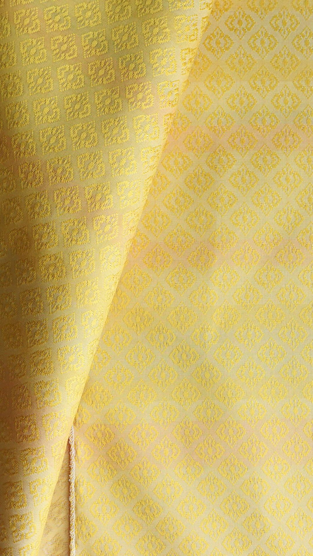 (ผ้าชุด)ไหมสีพื้นมีเชิง (ผ้าพื้น2หลา+ผ้าซิ่น2หลา) เฉดสีเหลือง รหัส B7C-NY-0623687