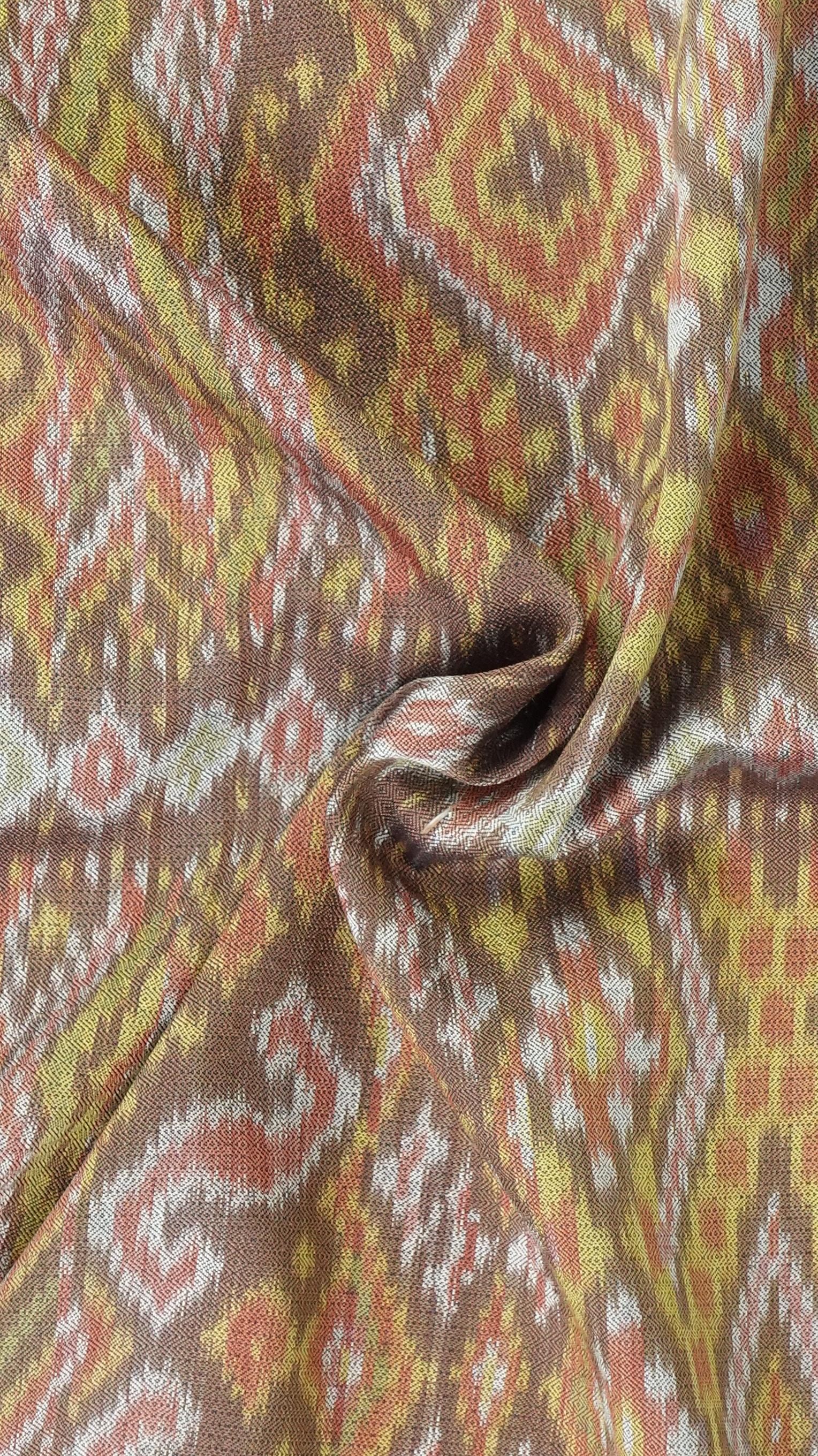 ซิ่น ผ้าไหมมัดหมี่ สีธรรมชาติ 3ตะกอ ทอเหยียบเหาะ มีหน้านาง ชายครุย ขนาด1x2เมตร ลายรวม19ลายโบราณ สีน้ำตาล รหัส M3P-33-0224684