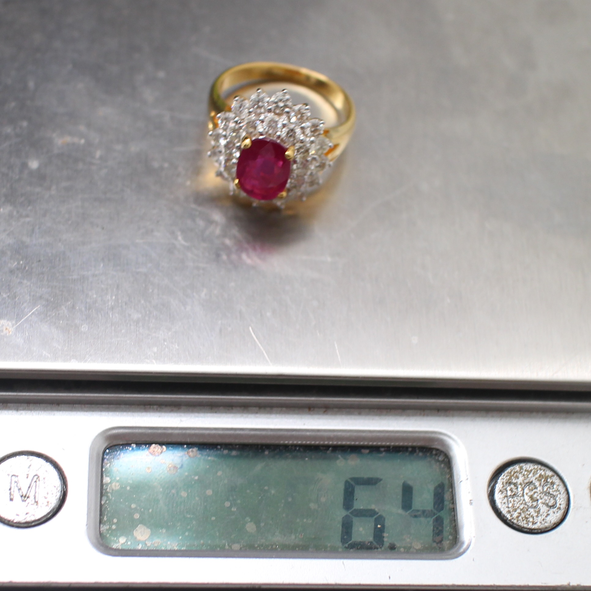 RG250124 แหวนทับทิมพม่าล้อมเพชร เพชรแท้ 12 เม็ด 0.24 กะรัต ทองแท้ 18k นน.รวม 3.2 กรัม ขนาดแหวน 53 มีใบเซอร์