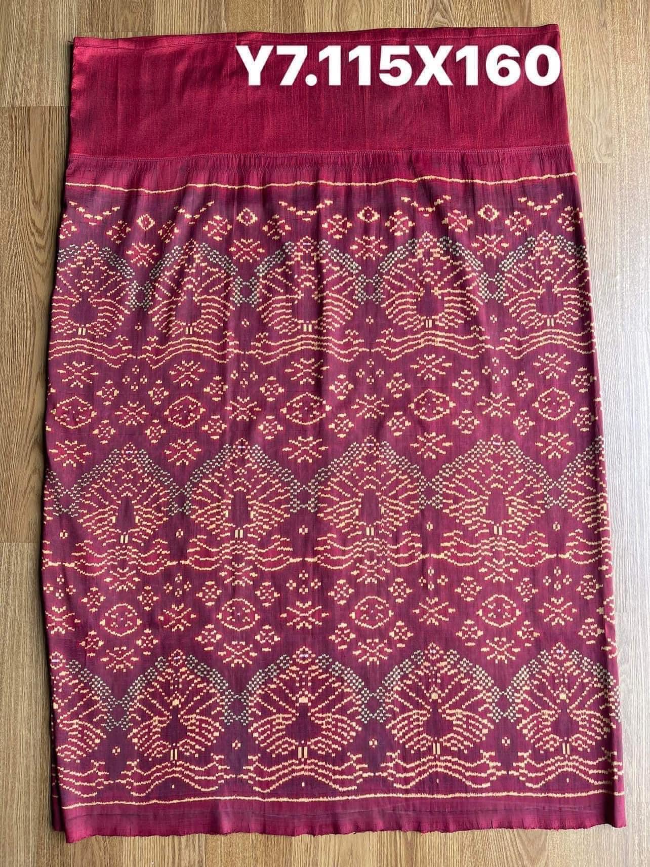 ซิ่น ไหมพระตะบอง ขนาด 115x160ซม ลายนกยูง สีแดง รหัส N9-SIL-Y7