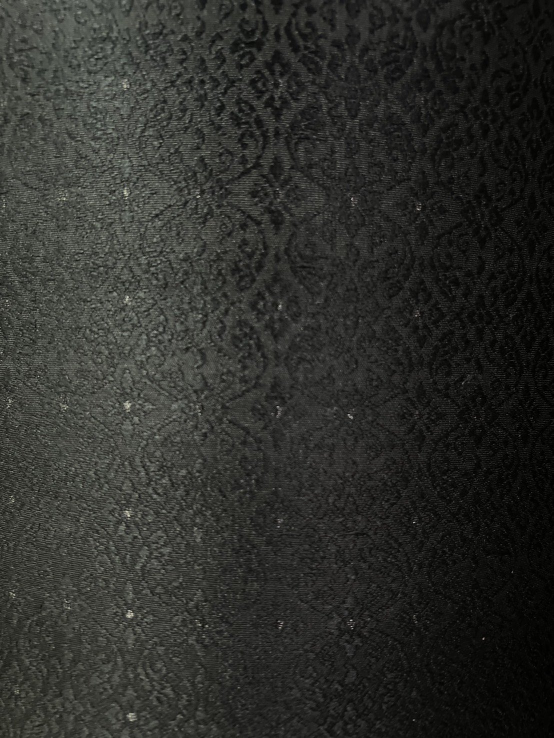 (ผ้าชุด)ผ้าไหมยกดอกลำพูน เกาะเชิงดิ้นดำ ขนาด 1.01x4.43เมตร ลายกาหลง พื้นสีดำ รหัส N90-29-TR0561