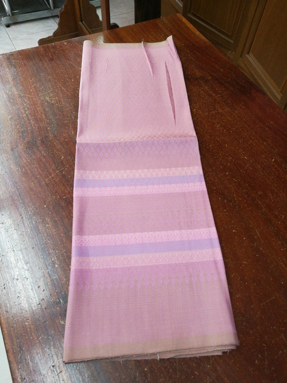 ซิ่น ผ้าไหมยกสุรินทร์ ไหมแท้ 32ตะกอ ไหมแท้ ขนาด 1x2เมตร ลายพนมเทียร สีม่วงชมพูกลีบบัว N11-NY0524663