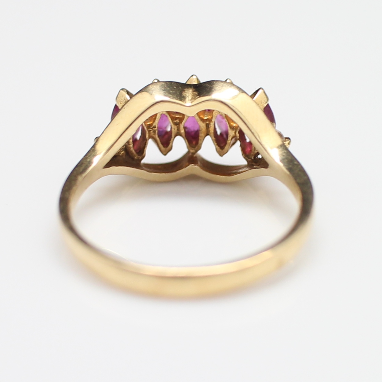 RG250085 แหวนทับทิมแถวเจียรไน ประดับเพชร 2 เม็ด 0.04 กะรั ทองแท้ 14k นน.รวม 3.4 กรัม ขนาดแหวน 55