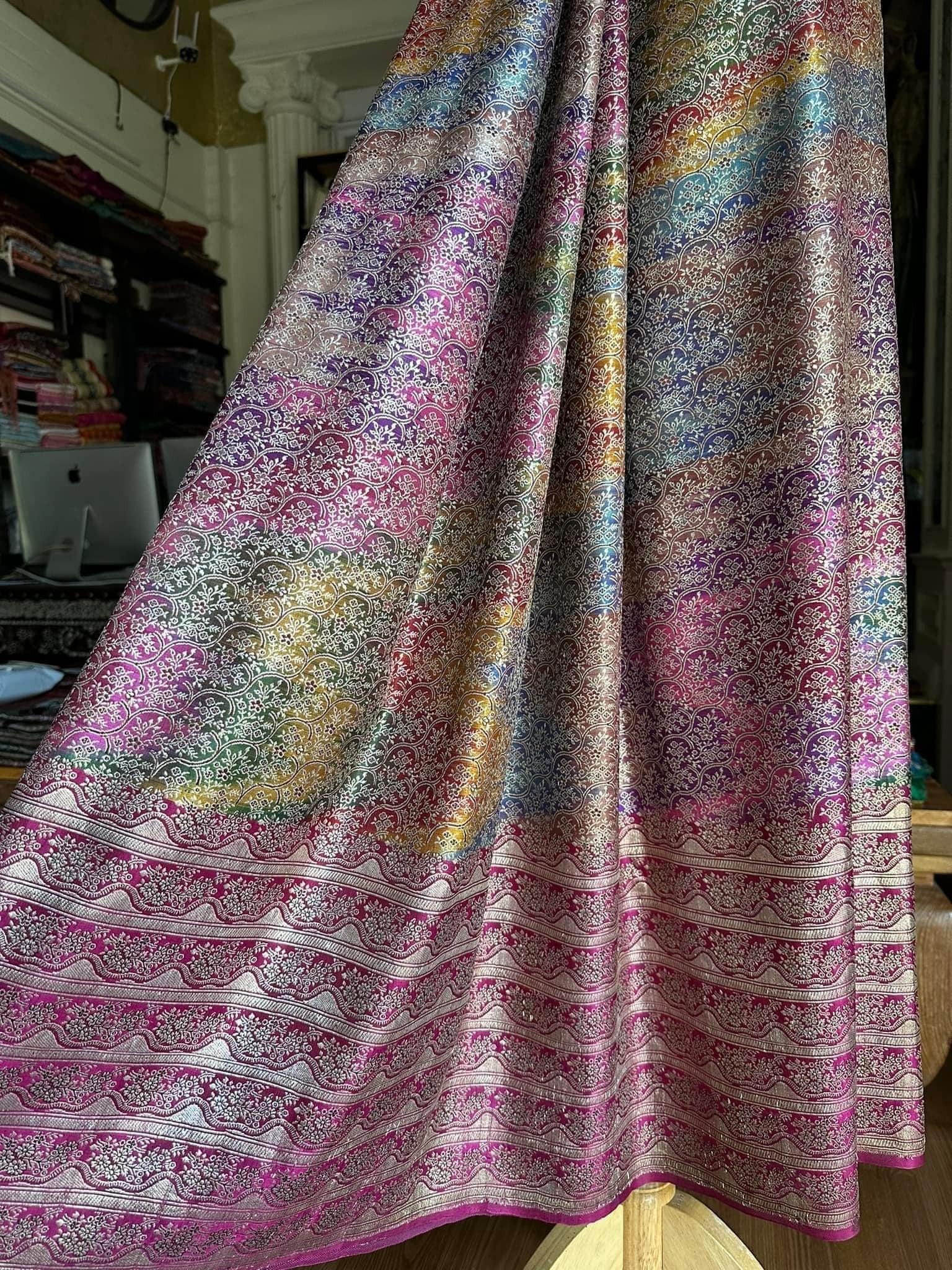 ซิ่น ผ้าปาโตล่า เส้นยืนไหมแท้ ขนาด 114x220ซม. สีคละสี รหัส N9-SIL-GN2