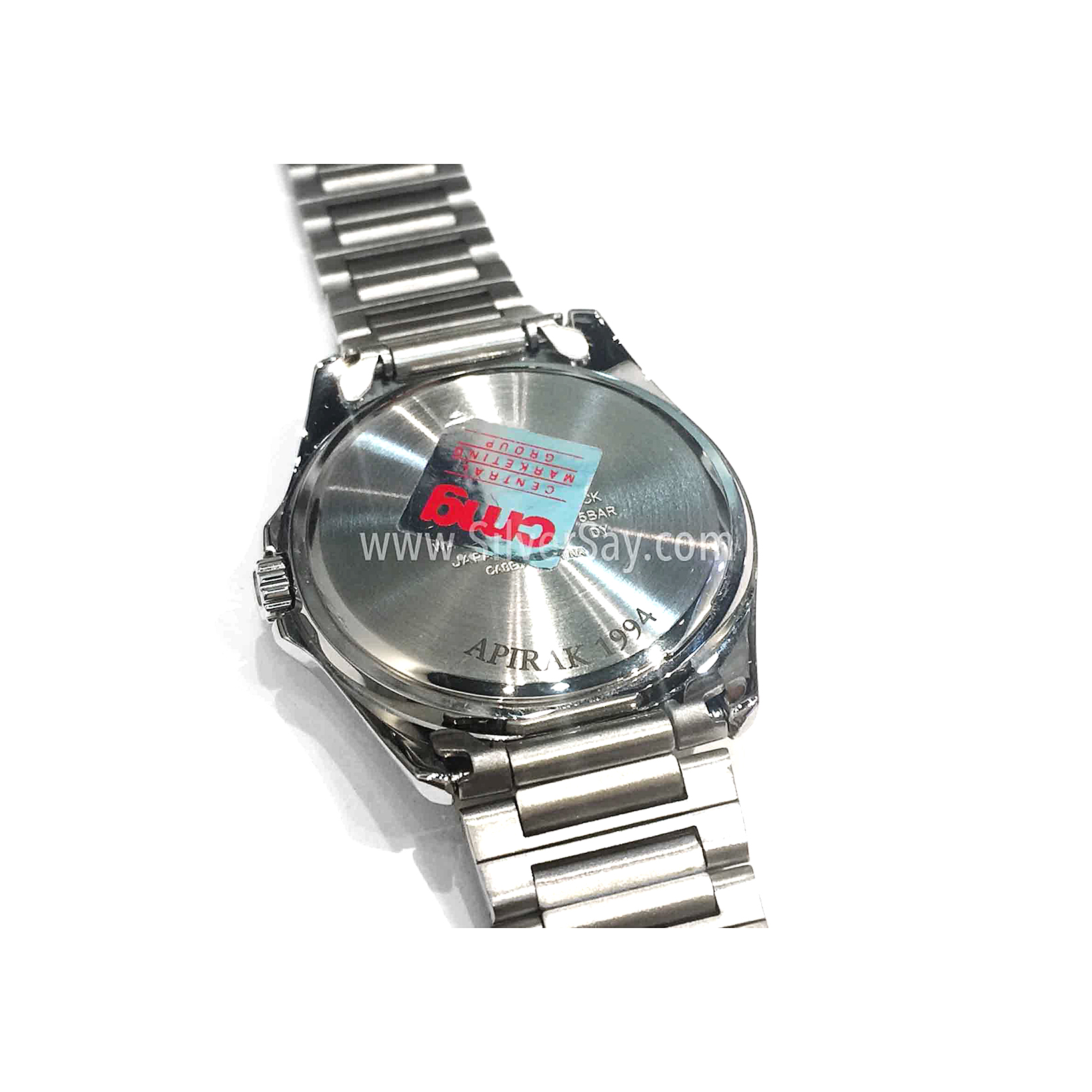สลักชื่อ "APIRAK 1994" บนนาฬิกา CASIO