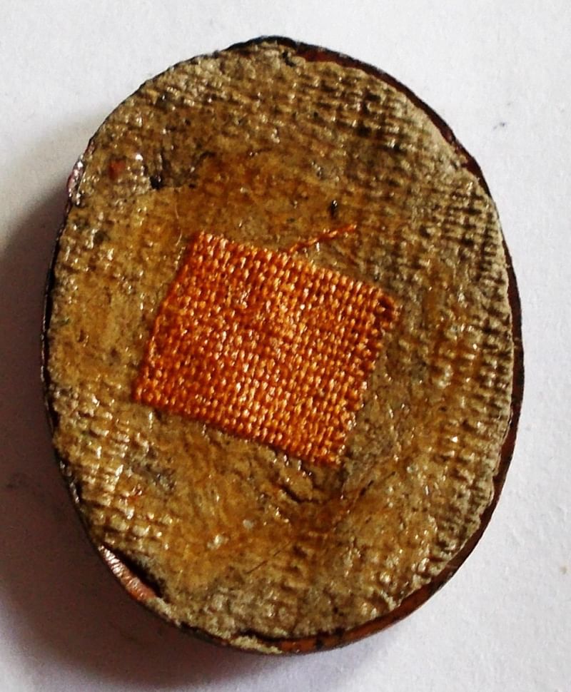 ล็อคเก็ต หลวงปู่เกลี้ยง วัดเนิน ชลบุรี รุ่น 1 มหาเจดีย์ หลังเกศา จีวร ผงพุทธคุณ กล่องเดิม