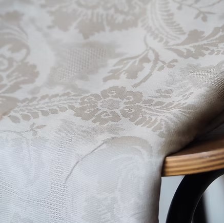 ผ้าไหมสปันซิลเกรด A+ ทอด้วยเครื่องอย่างประณีต Jacquard (แจ็คการ์ด) หน้ากว้าง 148 ซม. สีขาว ตัดขายเป็นหลา รหัส CISP-CT-103142