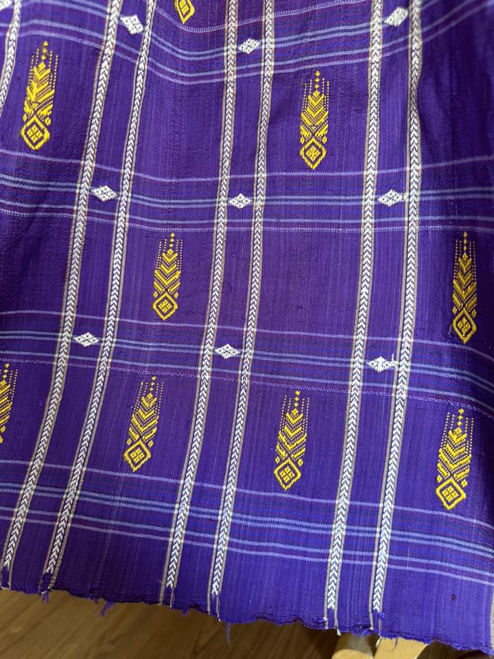 โสร่ง ไหมบ้าน ย้อมสีธรรมชาติ ขนาด 112x190ซม พื้นสีม่วง รหัส N9-SIL-VR3