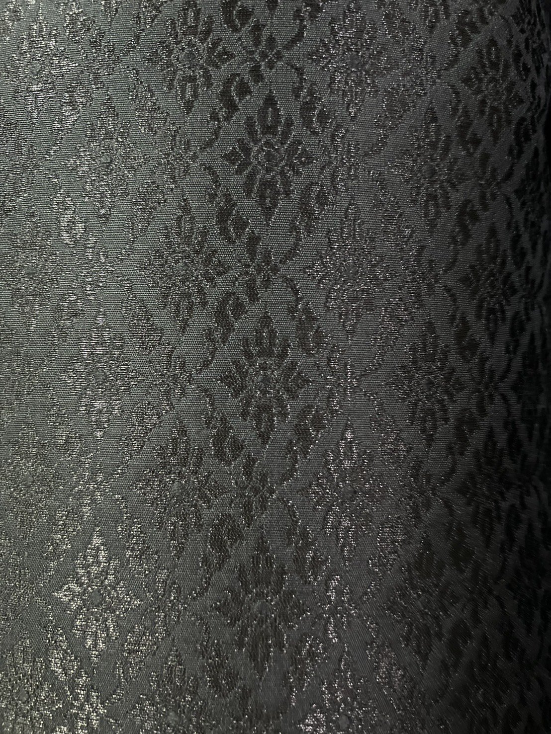 (ผ้าชุด)ผ้าไหมยกดอกลำพูน ยกดอกดิ้นดำเกาะเชิงดิ้นดำ ขนาด 1.02x4.43เมตร ลายรวยไม่เลิก พื้นสีดำ รหัส N90-29-TR0550