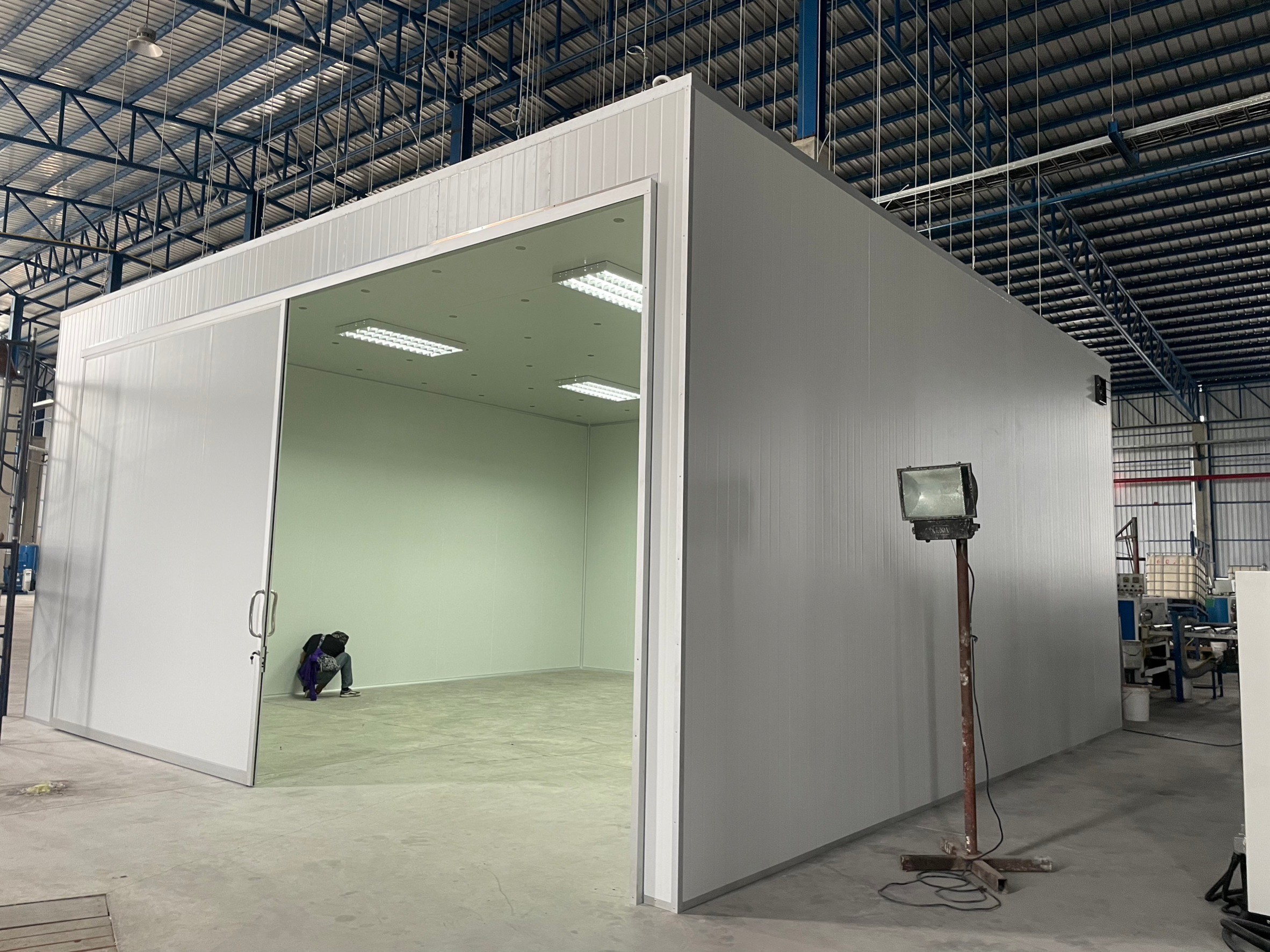 งานกั้นห้องให้เครื่องจักร กั้นห้องในโรงงาน กั้นห้องในโกดัง ระยอง