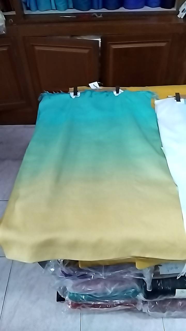ผ้าคลุมไหล่ผ้าไหม ไหมแท้ สีพื้น ทอยอกดอก ลูกแก้ว ขนาด 60x200ซม. สีฟ้าเหลือง รหัส ZYE-NY-VS007