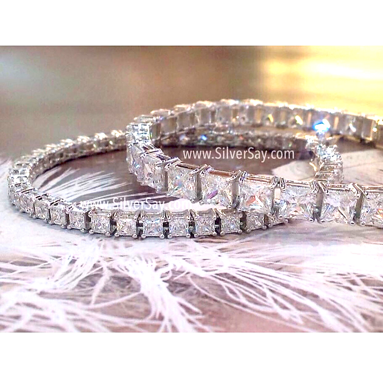 สร้อยข้อมือเพชรสวิสแถวสี่เหลี่ยมพริ้นเซสคัท 5x5 มม./ล็อคปิด-เปิดได้