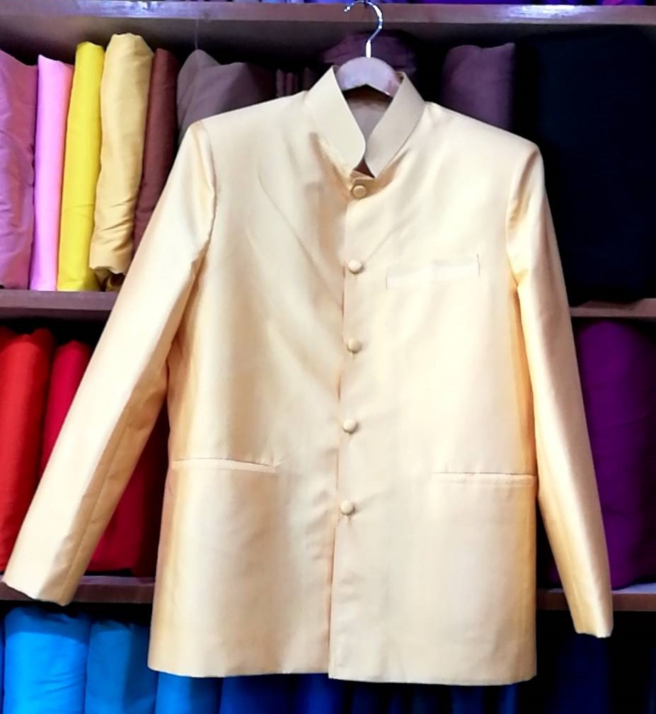 เสื้อสูทไหมคอพระราชทาน แขนยาว เนื้อยกดอก สีเหลืองอ่อน ไซส์ Sรอบอก 40นิ้ว รหัส DM-NY-0508673
