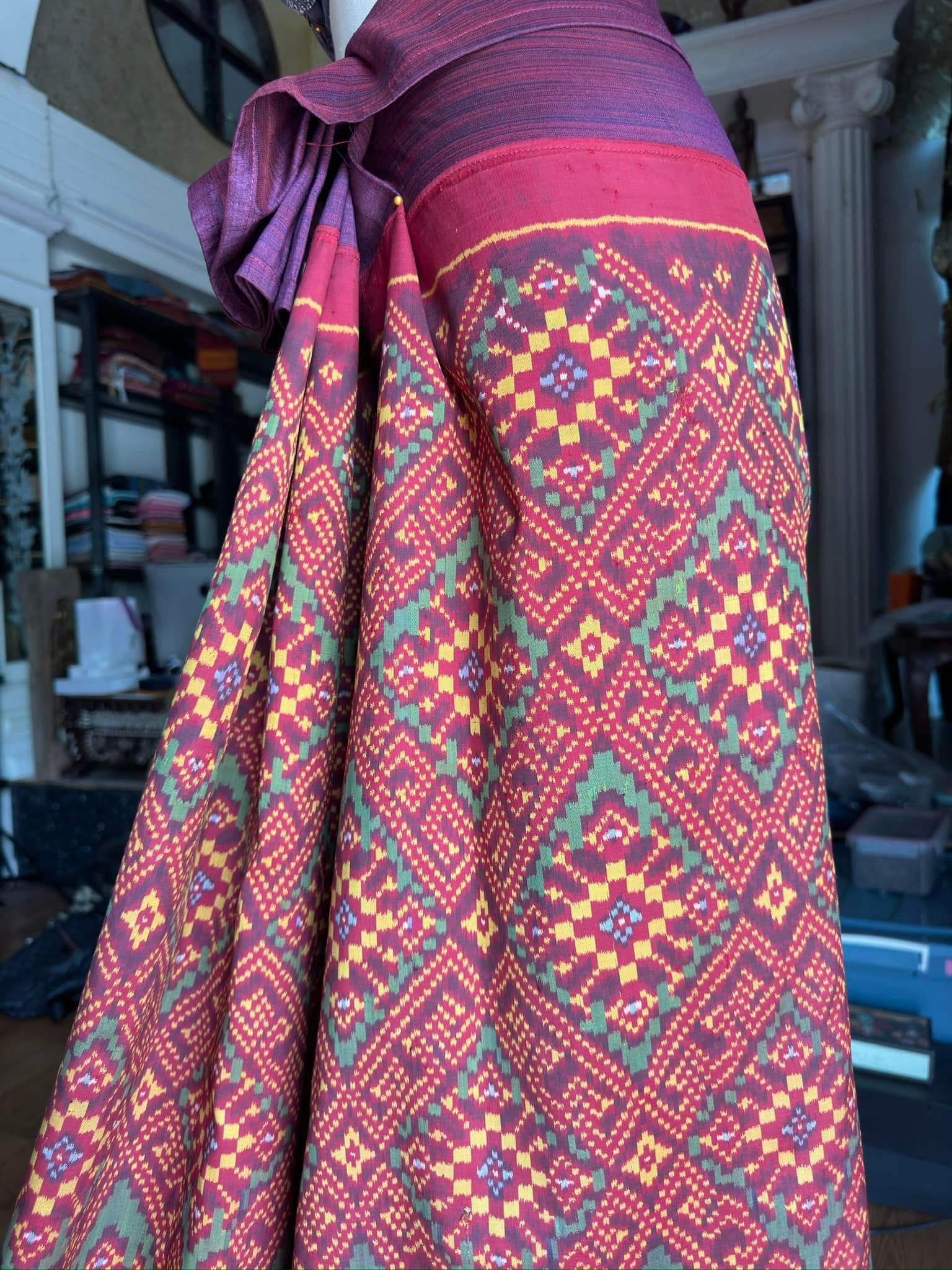 ซิ่น ไหมมัดหมี่รุ่นพิเศษ งานทอ 3ตะกอ ขนาด 115x165ซม สีม่วง รหัส N9-SIL-JA4