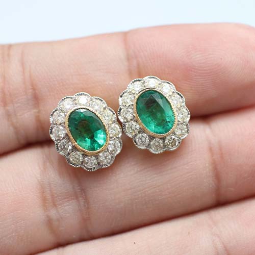 ER25049 ต่างหูมรกตแซมเบียล้อมเพชร เพชรแท้ 24 เม็ด 0.75 กะรัต ทองแท้ 18k นน.รวม 4.2 กรัม มีใบเซอร์ IGL