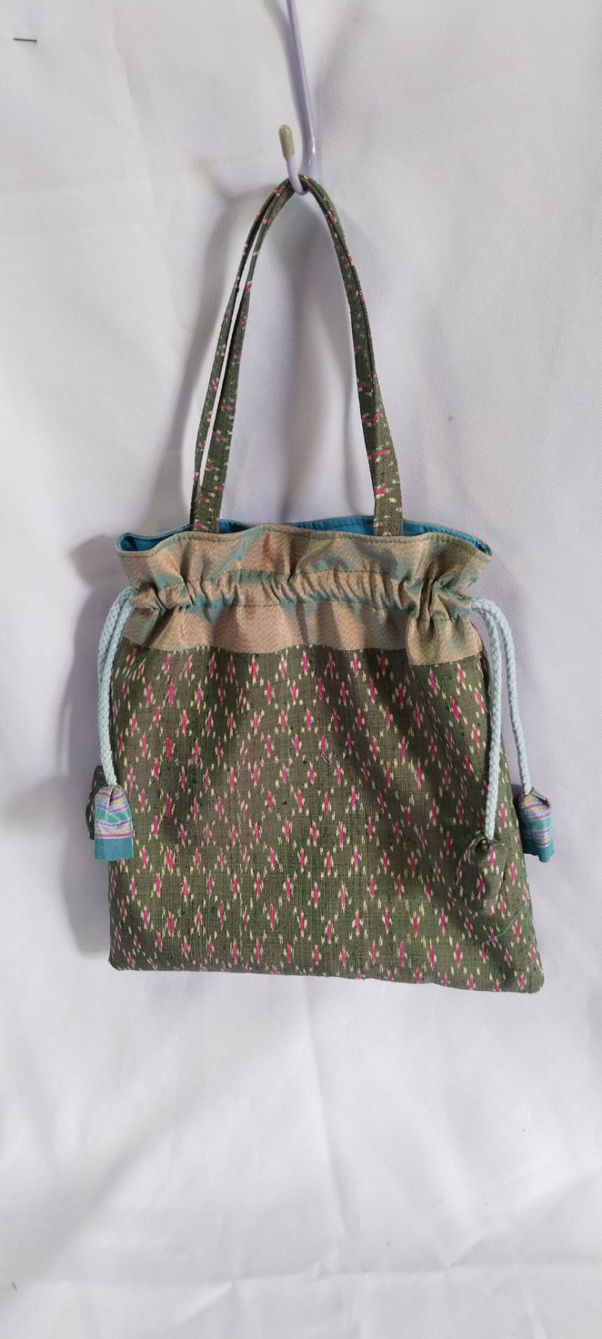 กระเป๋าผ้าไหม ทรงกลมหูรูด พรีออเดอร์ 7วัน ขนาด 10x11นิ้ว คละสี คละลาย รหัส GLA-23-1103670