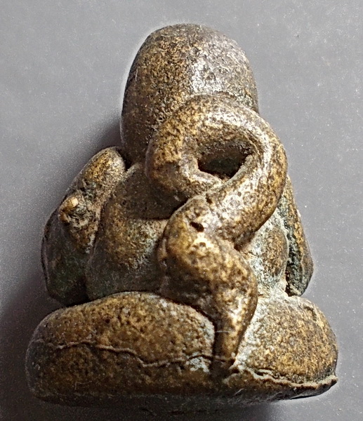 พระปิดตาหลังอุ เขาอ้อ พัทลุง