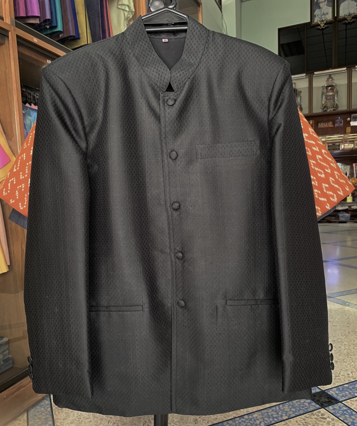 เสื้อสูท ซาฟารี คอพระราชทาน สีดำสนิท ลายดอกเม็ดพริกไทย Size M รหัส DM-ST0110661