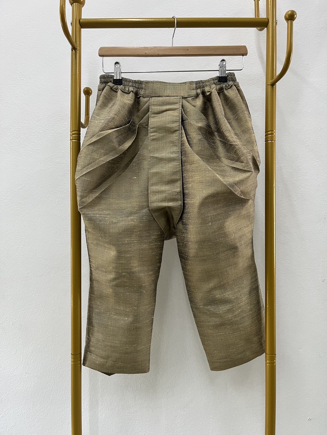 สั่งตัดเย็บ โจงกระเบน เอวยางยืด ติดตะขอ มีซิปซ่อนหลังทบหน้าผ้าโจง ทรงตามแบบ (ไม่รวมผ้า) รหัส CUT-JHN-0730671