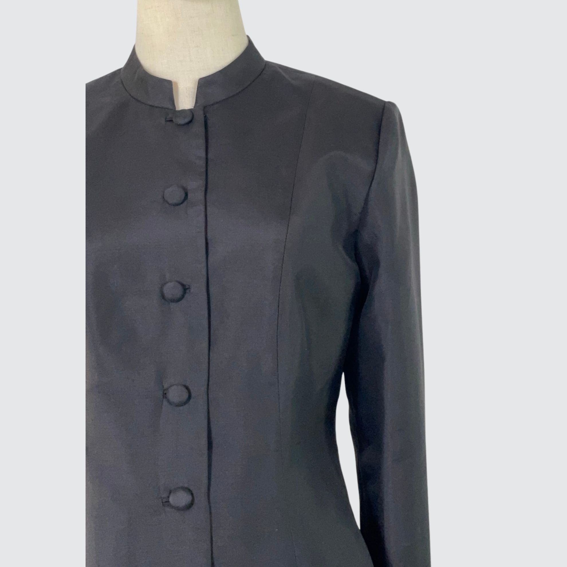 เสื้อไทยจิตรลดา ผ้าไหมสีพื้นเนื้อเรียบ ไหมแท้ 100% | ตัดเย็บตามรูปร่าง | เลือกผ้า ส่งไซส์ได้