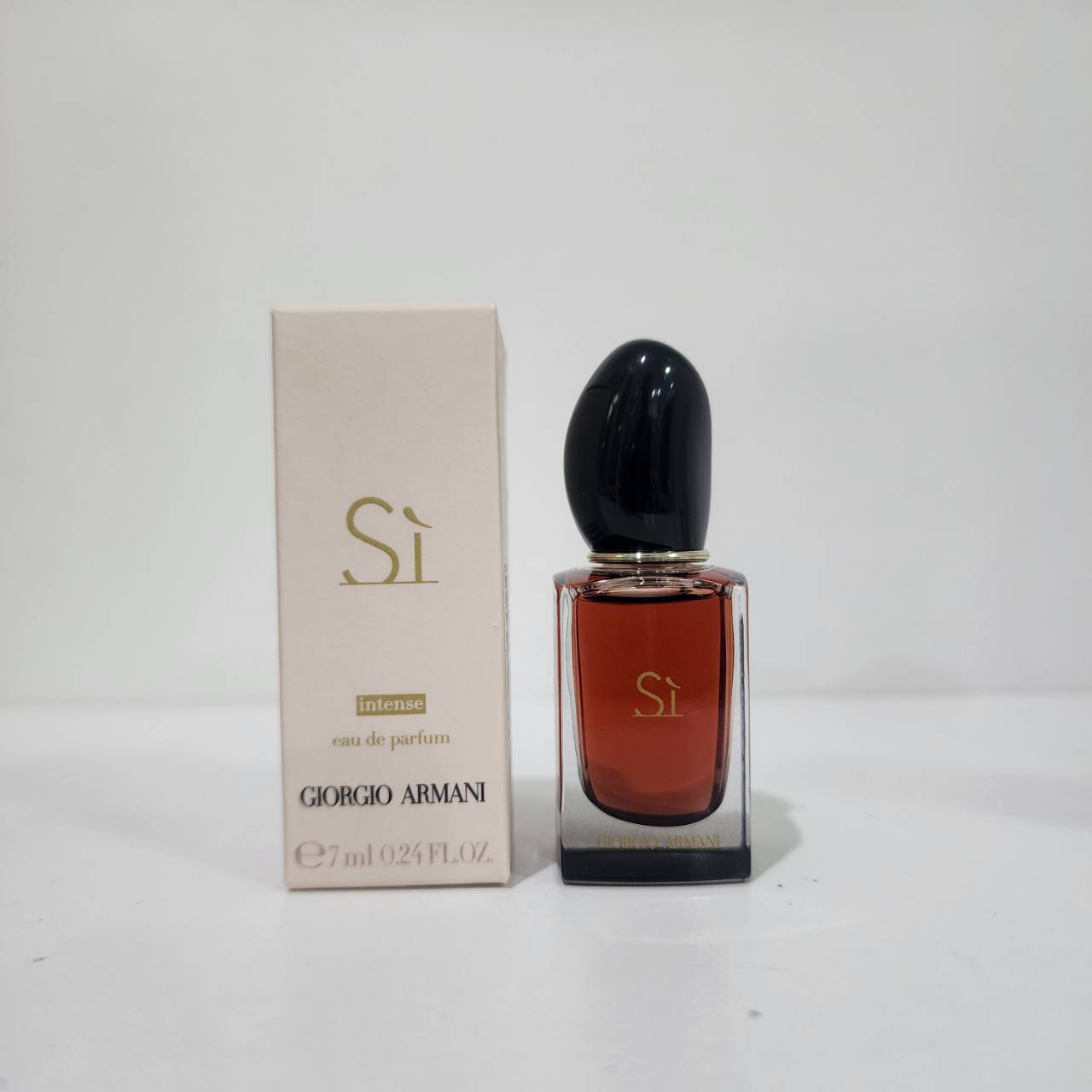 น้ำหอมจิ๋วมินิ Giorgio Armani Si EDP Intense 2021 - 7ml แบบแต้มมีกล่อง ( Mini Perfume น้ำหอมขนาดพกพา) น้ำหอมจิ๋วมินิ ขวดน่ารัก ตั้งโชว์ก็สวย พกพาก็สะดวก หัวแต้มตามจุดชีพจร