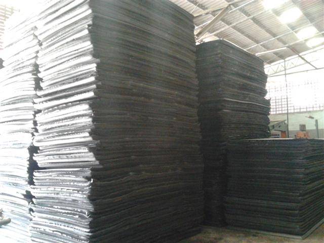 แผ่นยางปูพื้นฟาร์มปศุสัตว์